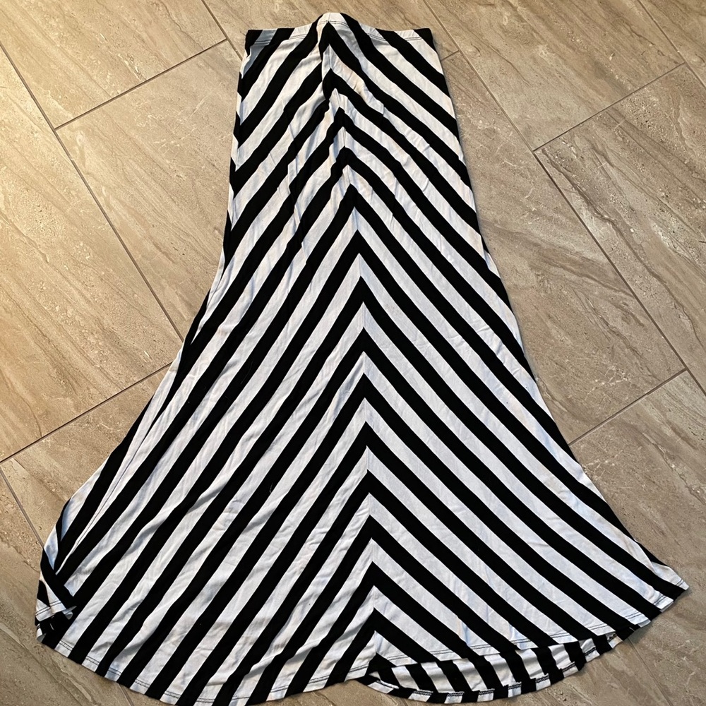 Black and white maxi skirt